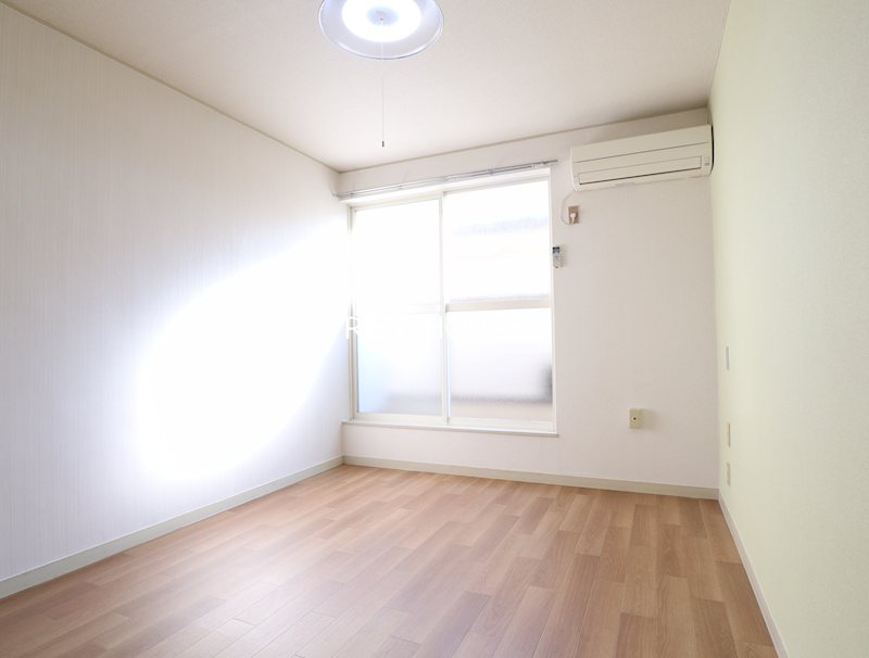 飛田給コーポ　東京外国語大学＆電気通信大学受験生事前予約可能物件 リビング