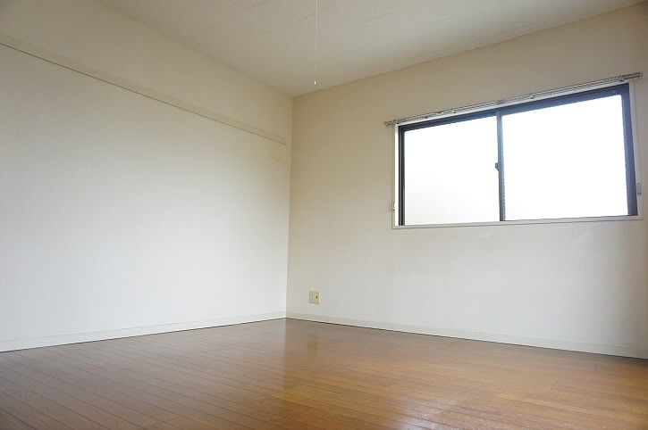 ホワイトキャッスル【東京外国語大学受験生事前予約可能物件】  リビング