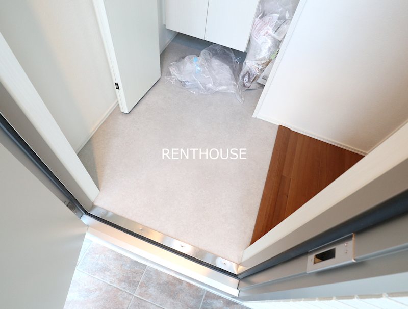 エルシオン狛江 玄関