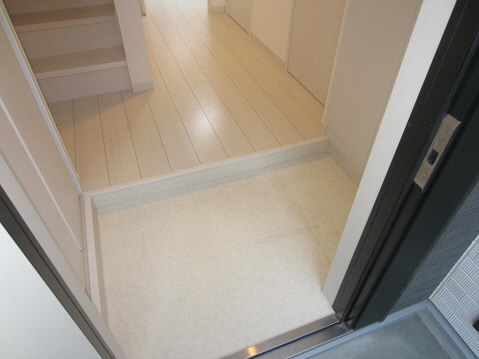 リブリラウレア   玄関