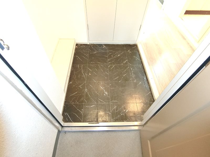 レヴ・クレール  玄関