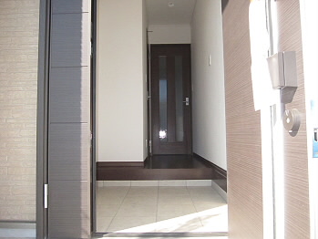 貫井南町戸建  玄関