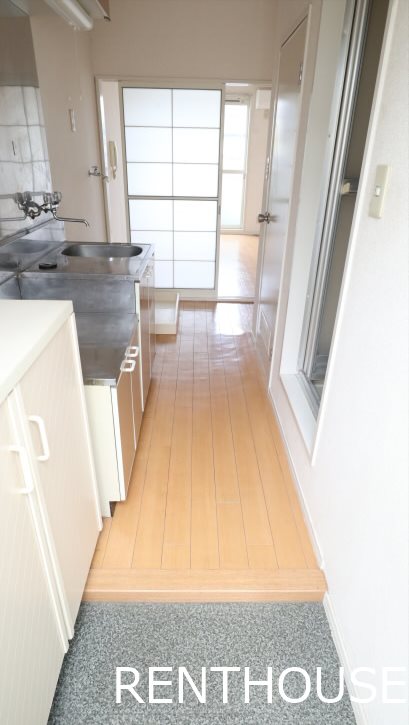 エメラルドハイツ 　電気通信大学受験生事前予約可能物件 玄関