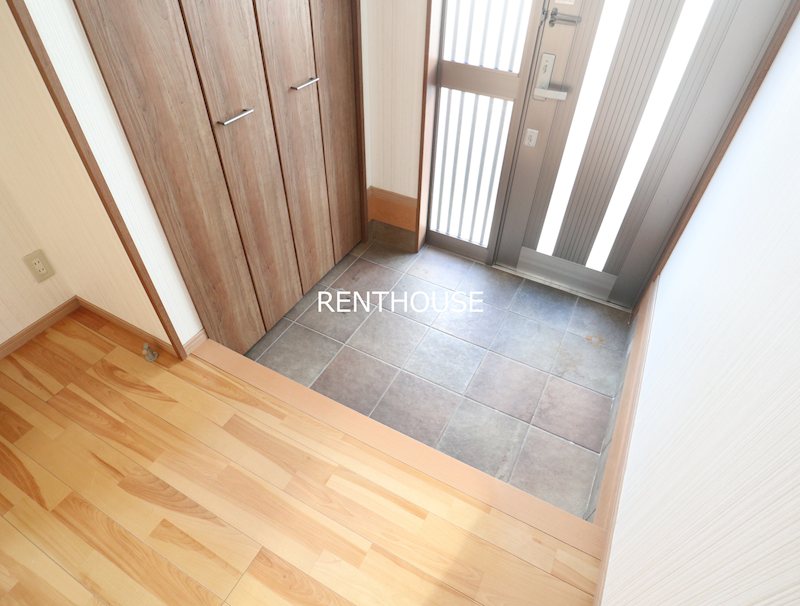 紅葉丘3丁目戸建  玄関