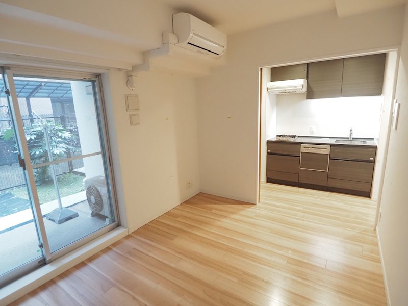 ユニーブル世田谷明大前  リビング