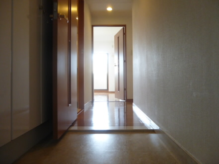 クレッセント三鷹 玄関