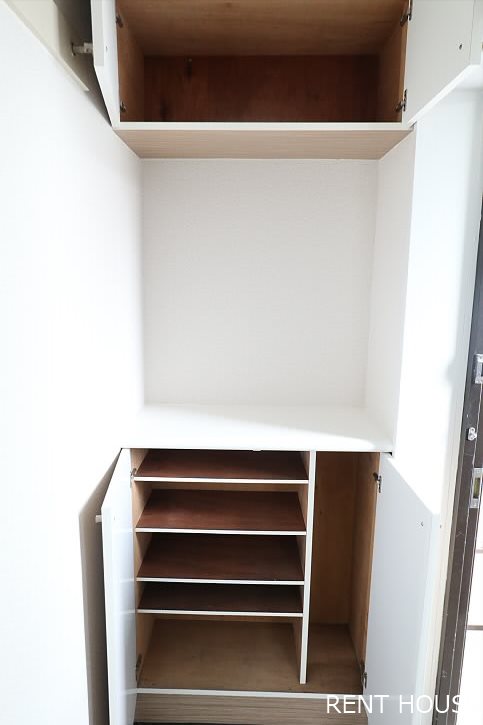 ライオンズマンション調布台三番館  玄関