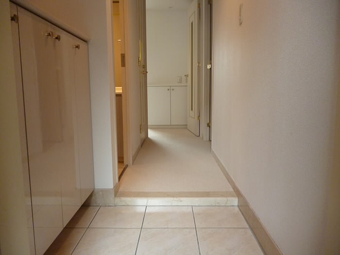 府中中河原パークホームズ 玄関