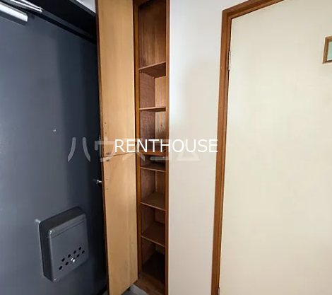 アゼリアガーデン 玄関