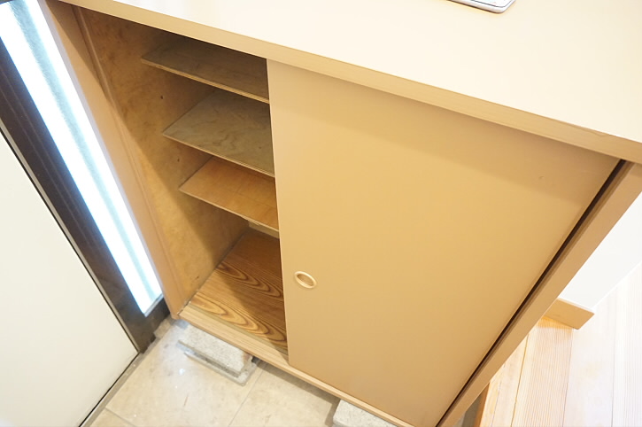 ホワイトタウン   玄関