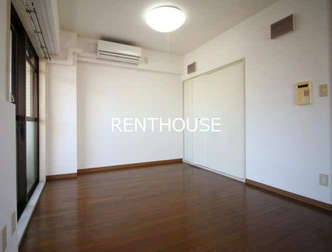 モンターニュ国領   リビング