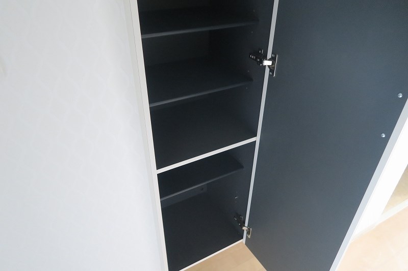 ビアン・デザミティエ・ア・ヴォートル     玄関