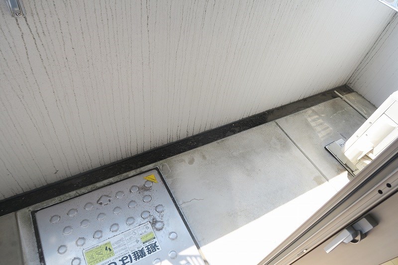 ビアン・デザミティエ・ア・ヴォートル     ベランダ