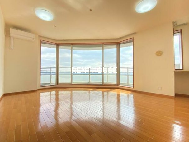 グランタワー調布　国領ル・パサージュ リビング