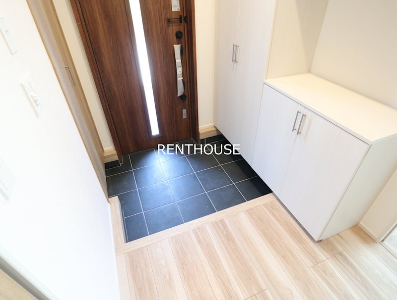 飛田給2丁目戸建て  玄関