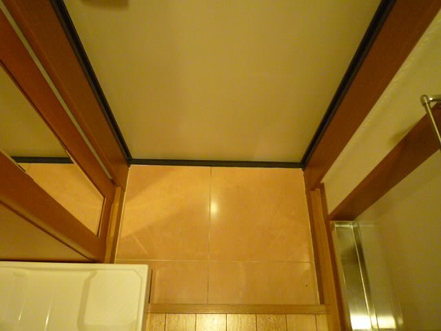 モンシャトー明大前 玄関