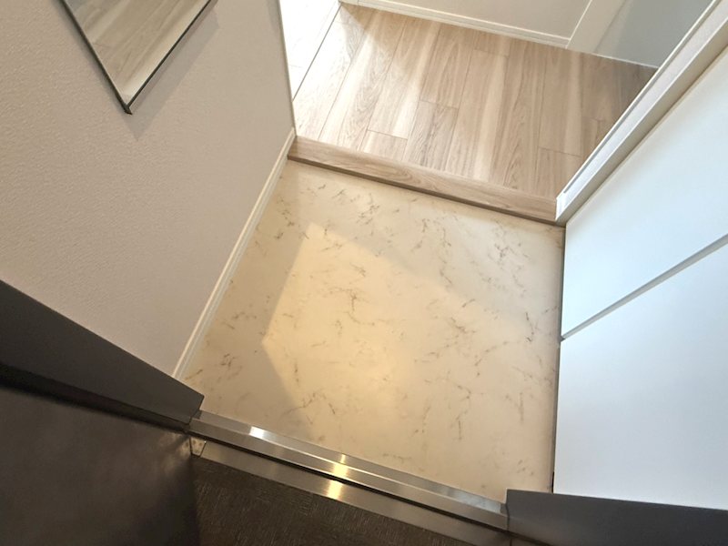Hilltop West 玄関
