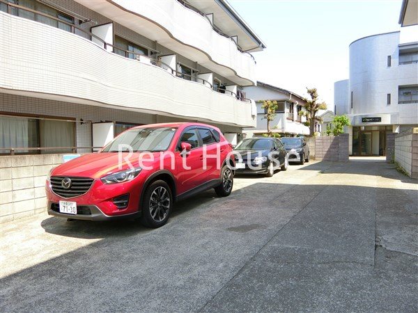 キャンパーツリー3番館 駐車場