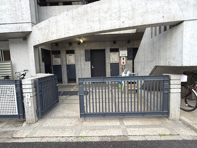 東京都世田谷区上北沢３丁目 エントランス