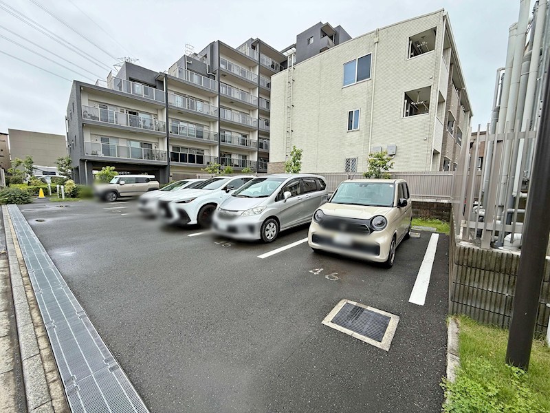 レーベン鶴瀬Grandrex 駐車場