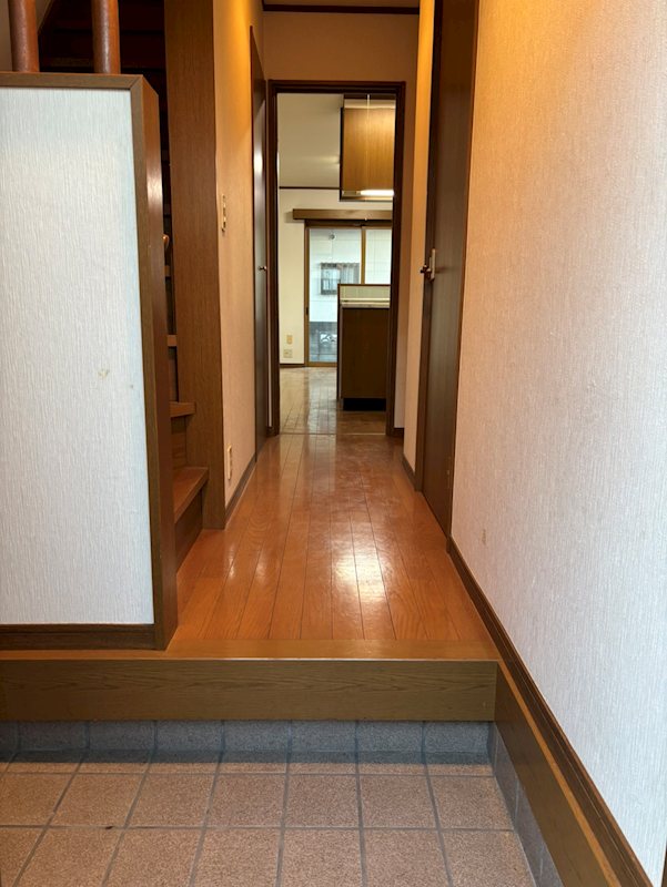 六軒ハイツ 玄関