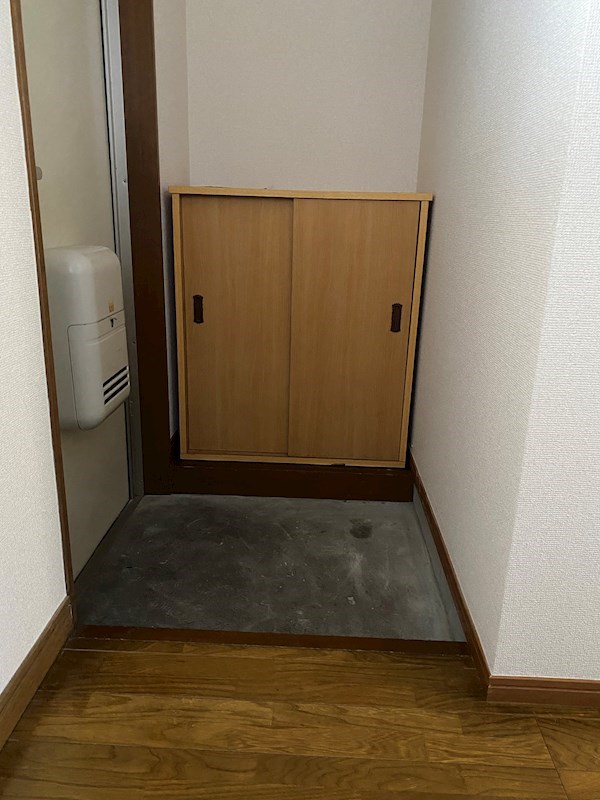 秋山ハイツ 玄関