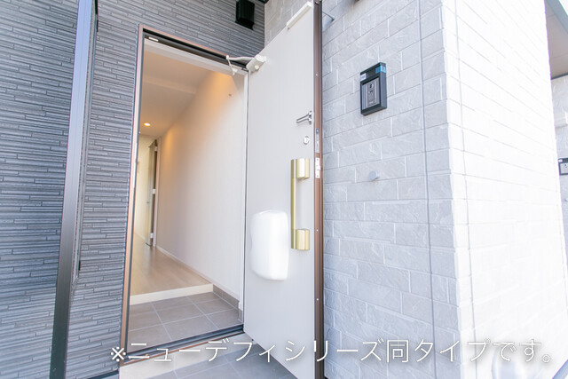 ヒカルサ熊谷石原ノース 玄関