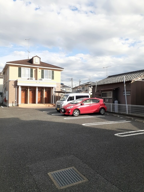 プラテリーアＢ 駐車場