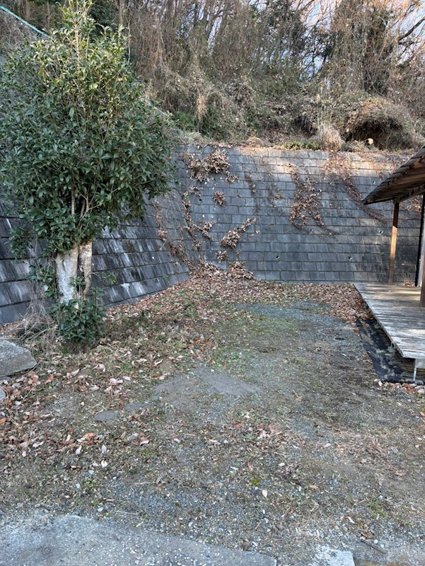 寄居町富田貸家 庭