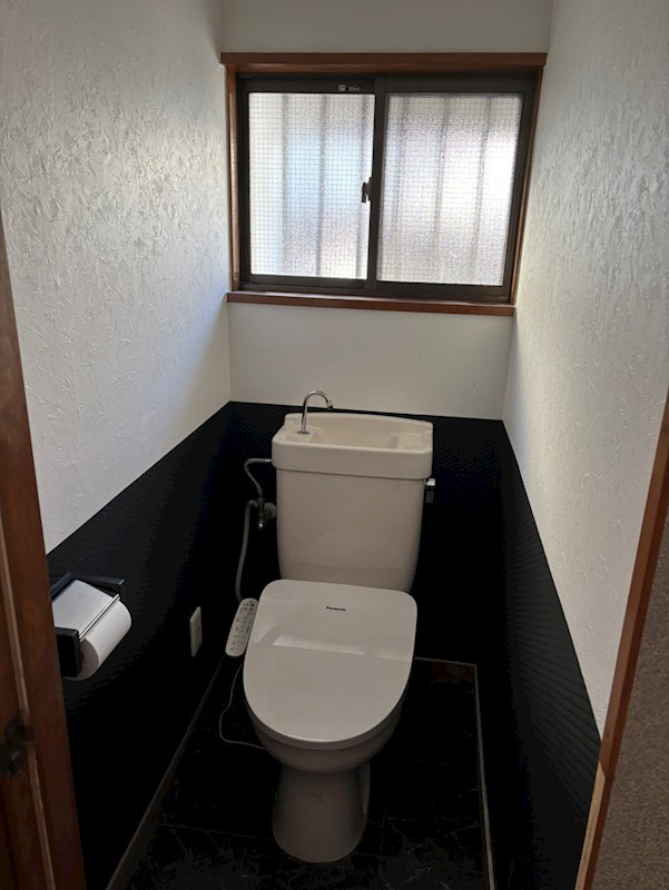 寄居町富田貸家 トイレ