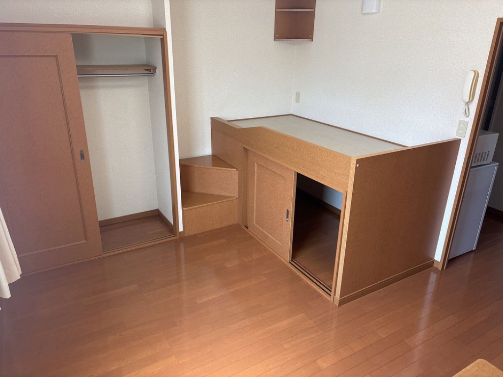 レオパレスアゼリア リビング