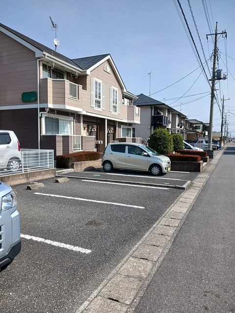 ヴィラ・グリシーヌⅠ 駐車場