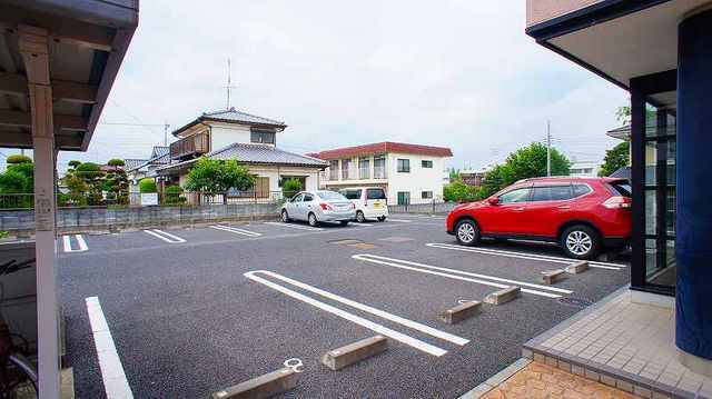 メゾン・フロデミール 駐車場