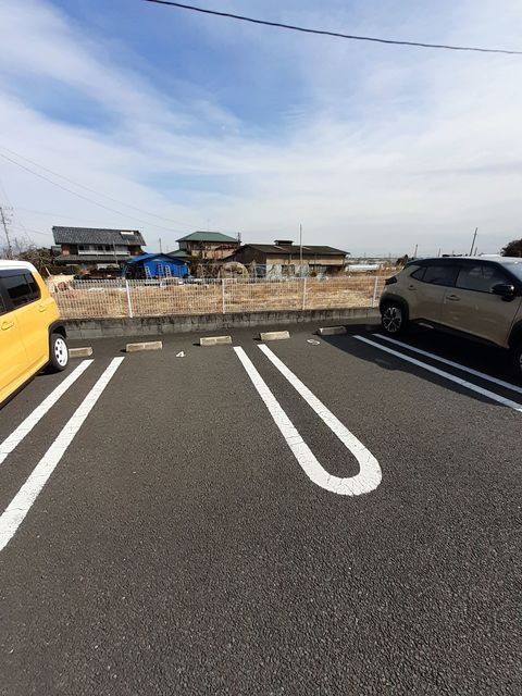 プラシードＳ 駐車場