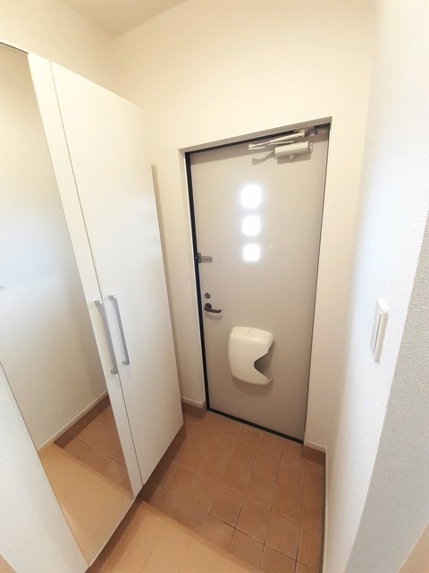 プラシードＳ 玄関