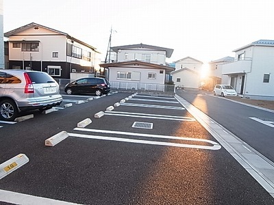 ラ　ルーチェ 駐車場