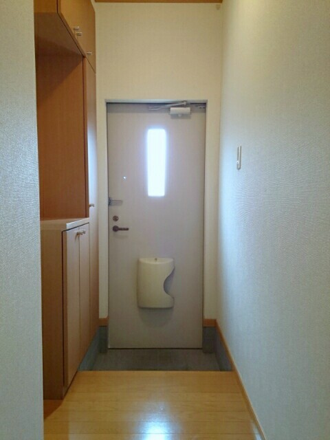 ファミールメゾンＤ 玄関