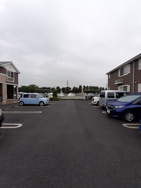 シエル・エストレージャＢ 駐車場