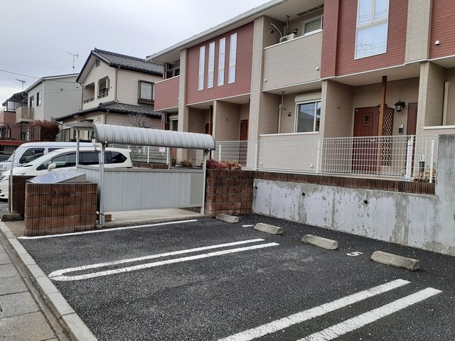 ピオニ－　サワグチ 駐車場