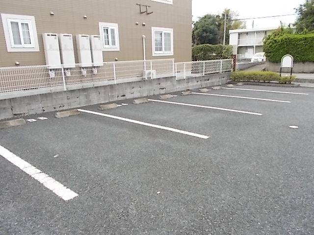 サンクレスト東野 駐車場
