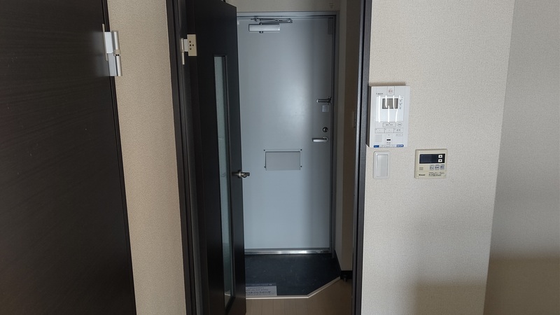 レオネクストミモザ 玄関