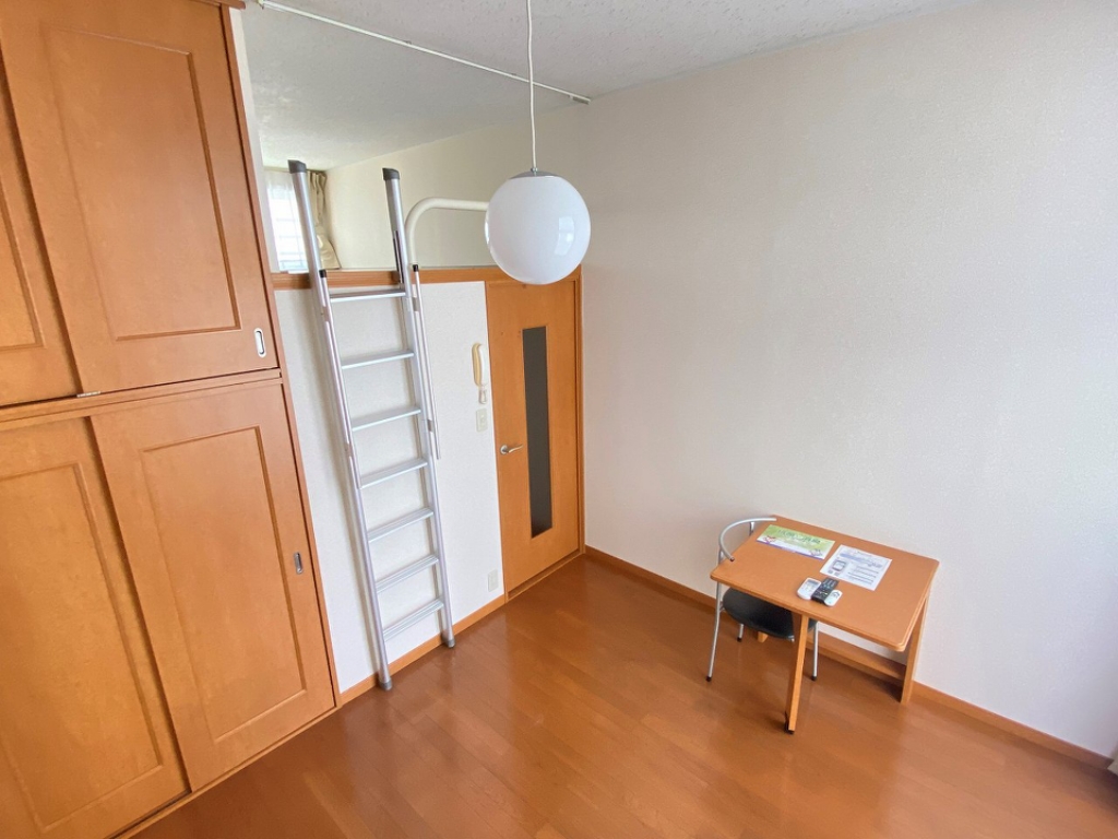 レオパレスＣＥＤＡＲ リビング