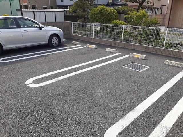 バーントシェンナ　Ⅰ 駐車場