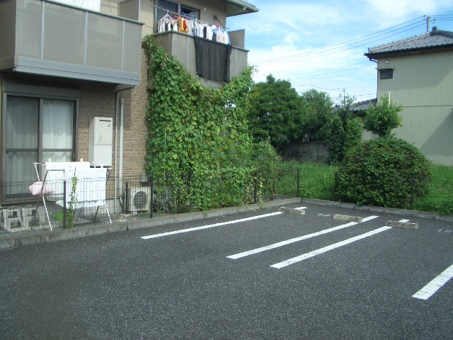 ＰＥＴＩＴ　ＥＴＯＩＬＥ　Ｂ 駐車場