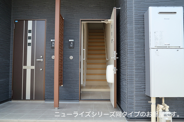 ヒカルサ深谷ウエスト 玄関