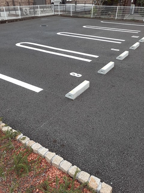 オランジュ・ウエスト 駐車場