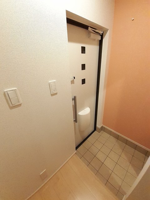 オランジュ・ウエスト 玄関