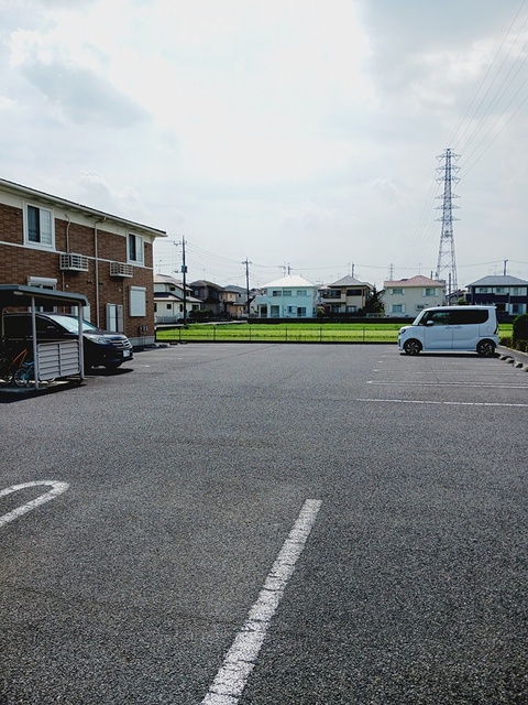 クラシオンＢ 駐車場