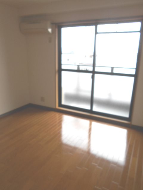 アルテールななのい リビング