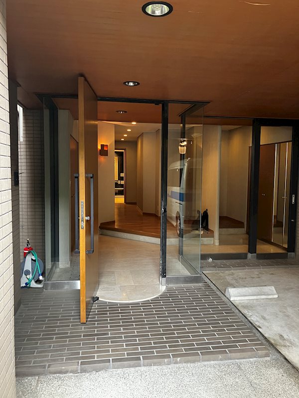上京区真町貸家 玄関
